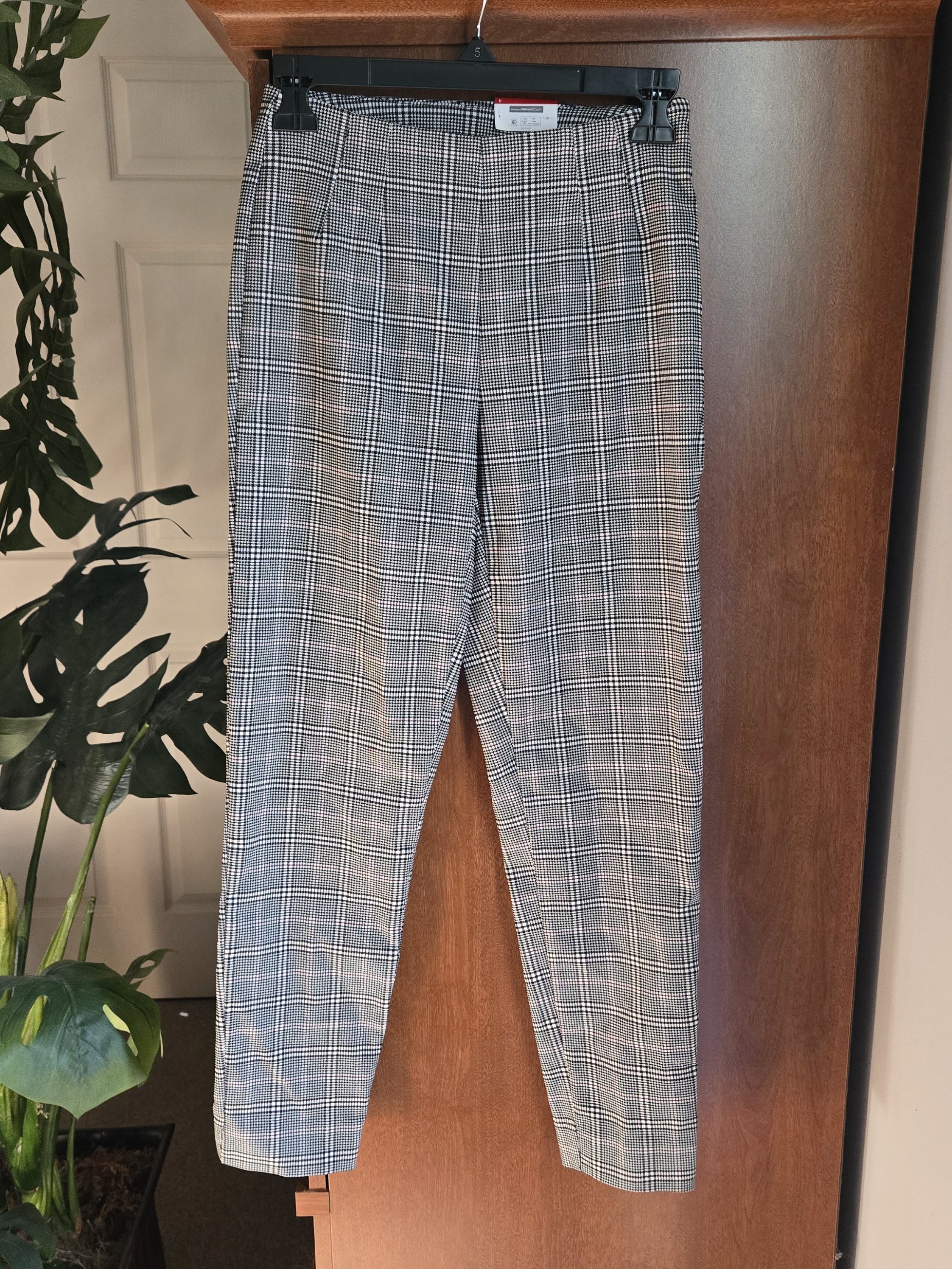 Time And Tru Black & White Plaid Cropped Pants